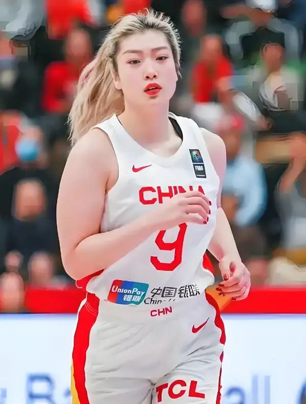 女篮, 嗡嗡嗡地围, https